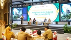 Sekretaris Daerah Kota Pontianak, Amirullah, memberikan arahan dalam acara Sosialisasi dan Evaluasi Pengisian Data Dukung LPPD Tahun 2026 di Hotel Golden Tulip. (Dok. HO/Faktakalbar.id)