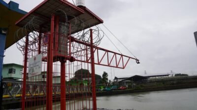 Alat sensor Early Warning System(EWS) yang terinstalasi di Bendung Prisdo, Bekasi Timur, Kota Bekasi. (Dok: HO/Faktakalbar.id)