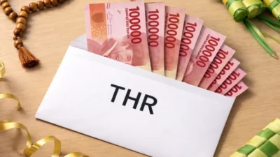 "Penasaran siapa yang memulai budaya uang baru saat Lebaran? Simak sejarah unik perpaduan tradisi angpau hingga kebijakan pemerintah yang melahirkan kebiasaan ini."