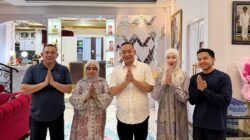 Momen Silaturahmi Idulfitri, Bupati Ketapang Kunjungi Kediaman Tokoh Nasional Boyman Harun. (Dok. HO/Faktakalbar.id)