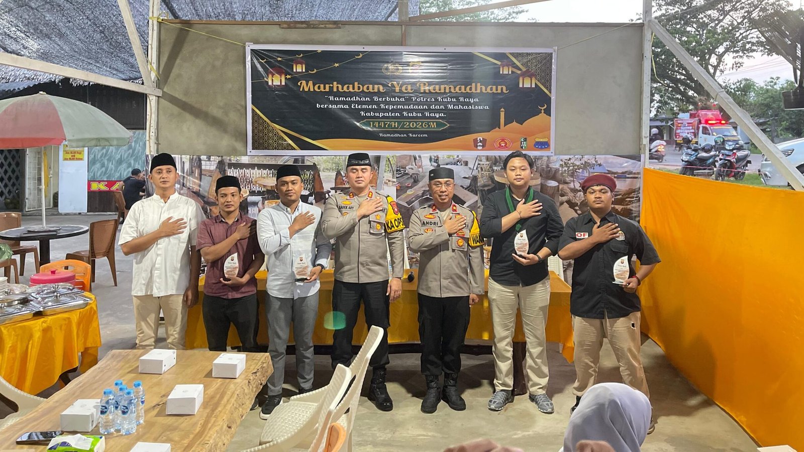 "Polres Kubu Raya menggelar agenda buka puasa bersama OKP dan mahasiswa sebagai langkah konsolidasi dan strategi pencegahan dini potensi konflik kamtibmas di masyarakat. "