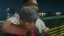 "Tiga tahanan kabur Kejari Pontianak berhasil ditangkap kembali. Terungkap modus pelarian dilakukan dengan membobol gembok sel menggunakan gunting."