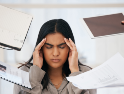 Jangan Diabaikan! Ini 5 Tanda Kamu Sebenarnya Sedang Mengalami Burnout