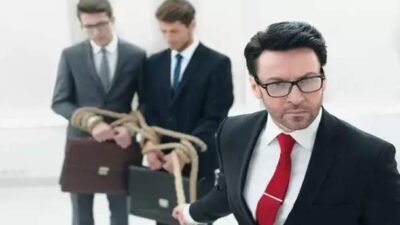 "Apakah gaya kepemimpinan Anda sudah sehat? Kenali 5 tanda psikologis yang menunjukkan perlunya evaluasi dalam memimpin tim demi lingkungan kerja yang lebih produktif."