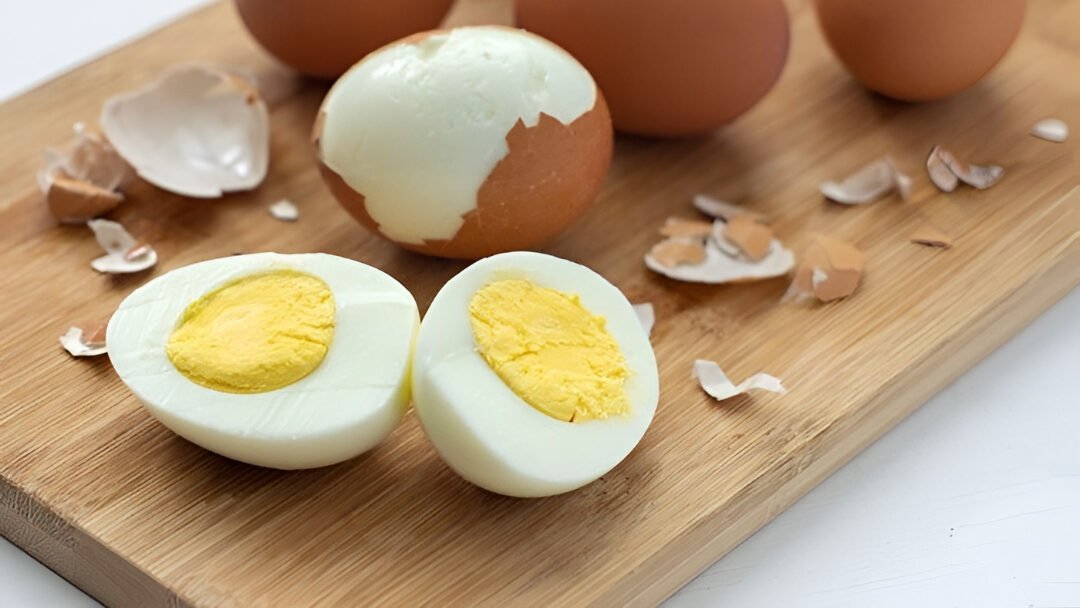 Ilustrasi - Benarkah makan telur tiap pagi picu kolesterol? Kupas tuntas fakta medis, manfaat untuk otak, hingga mitos nutrisi telur di artikel ini. (Dok. Ist)