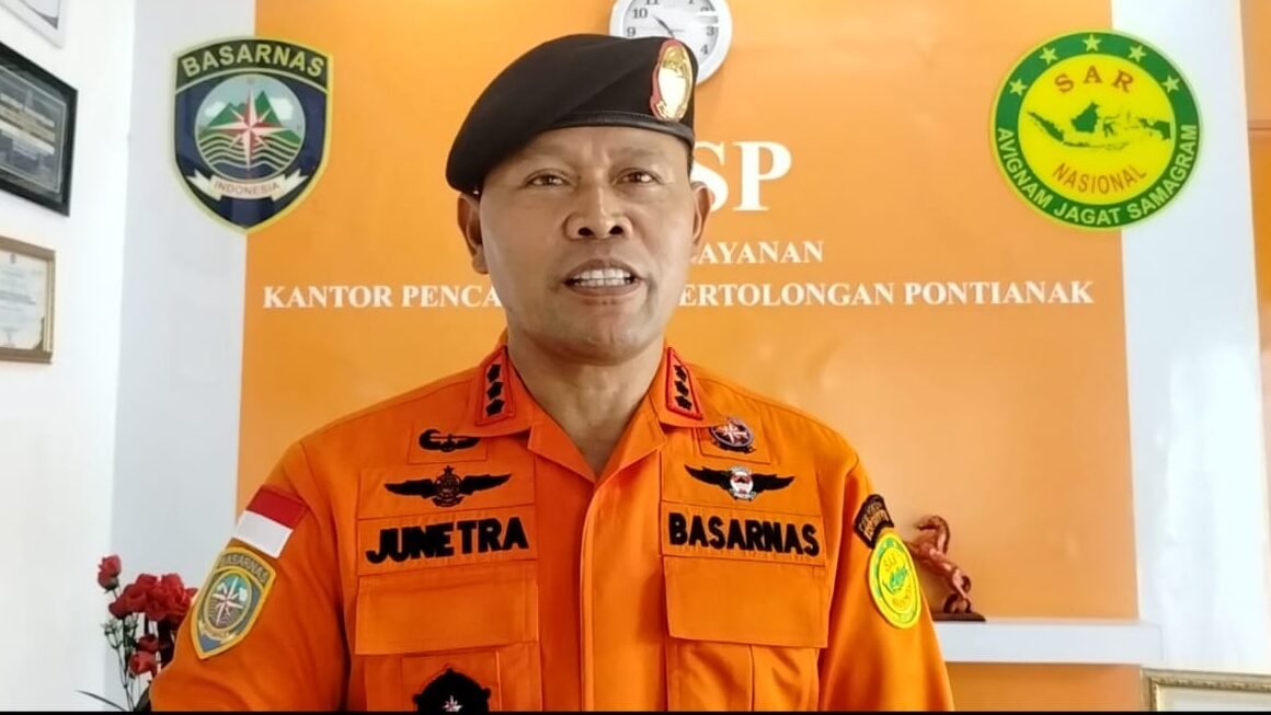 "Kantor SAR Pontianak catat 3 kecelakaan perairan selama arus mudik Lebaran 2026. Pemudik diminta gunakan life jacket dan waspadai cuaca buruk."