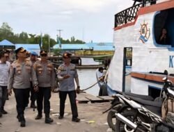 Pastikan Keselamatan Pemudik, Tim Gabungan Gelar Pengecekan Kapal di Pelabuhan Teluk Batang