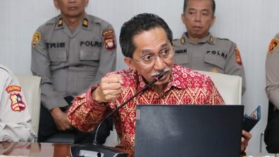 Tim Puslitbang Polri saat melakukan kunjungan kerja dan pengumpulan data penelitian di Markas Polda Kalbar terkait optimalisasi peralatan Dalmas dan program ketahanan pangan.