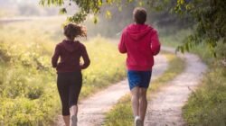 "Tetap bugar selama Ramadhan dengan panduan aman jogging pagi saat puasa. Ikuti tips praktis ini agar olahraga tetap optimal tanpa khawatir lemas. "