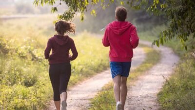 "Tetap bugar selama Ramadhan dengan panduan aman jogging pagi saat puasa. Ikuti tips praktis ini agar olahraga tetap optimal tanpa khawatir lemas. "
