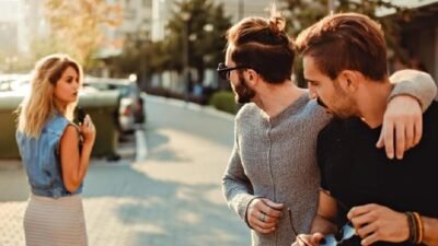 "Jangan diam saja, simak 5 tips menghadapi catcalling secara cerdas dan aman di ruang publik untuk menjaga kesehatan mental dan keamanan Anda."