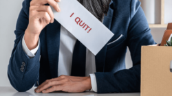 "Benarkah karyawan resign setelah THR hanya karena gaji? Simak fakta terbaru mengenai alasan pekerja pindah kerja, mulai dari work-life balance hingga makna pekerjaan."