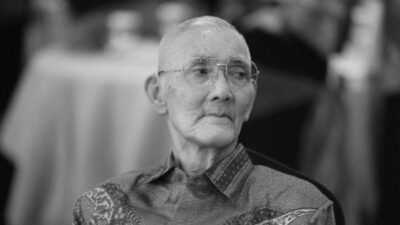 "Pemerintah menetapkan hari berkabung nasional dan pengibaran bendera setengah tiang selama 3 hari menyusul wafatnya Wapres ke-6 RI Try Sutrisno. "