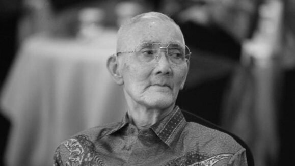 "Pemerintah menetapkan hari berkabung nasional dan pengibaran bendera setengah tiang selama 3 hari menyusul wafatnya Wapres ke-6 RI Try Sutrisno. "