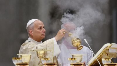 "Vatikan resmi izinkan umat Katolik terima transplantasi organ dari hewan (xenotransplantasi). Simak batasan etis dan medis dalam dokumen terbaru Kepausan."