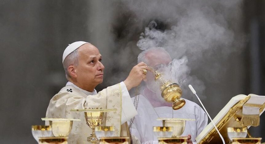 "Vatikan resmi izinkan umat Katolik terima transplantasi organ dari hewan (xenotransplantasi). Simak batasan etis dan medis dalam dokumen terbaru Kepausan."