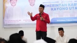 Wakil Gubernur Kalimantan Barat Krisantus Kurniawan saat memberikan sambutan dalam agenda keagamaan bersama jajaran Pemerintah Kabupaten Kayong Utara dan tokoh masyarakat setempat.