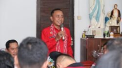 Wakil Gubernur Kalimantan Barat Krisantus Kurniawan saat berdiskusi bersama jajaran pengurus di Pastoran Emanuel Sukadana, Kabupaten Kayong Utara.