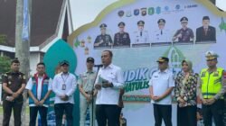 "Wakil Gubernur Kalbar Krisantus Kurniawan melepas keberangkatan Mudik Gratis Khatulistiwa 2026 ke 12 rute kabupaten/kota. Simak pesan haru untuk para pemudik."