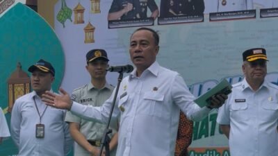"Wakil Gubernur Kalbar Krisantus Kurniawan instruksikan aparat tindak tegas oknum penimbun BBM dan gas 3 kg yang merugikan masyarakat jelang Lebaran 2026."