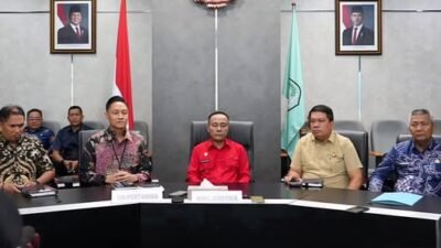 Wagub Krisantus Kurniawan mengimbau masyarakat tidak panic buying, sebab pasokan dan stok BBM di Kalimantan Barat dipastikan aman serta beroperasi normal.