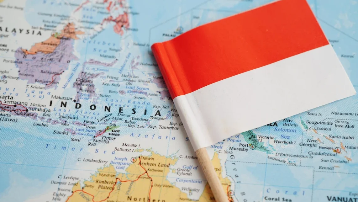 "Simak daftar 10 negara dengan tingkat kebahagiaan paling minim di dunia dan tinjauan posisi Indonesia dalam riset kebahagiaan global terbaru."