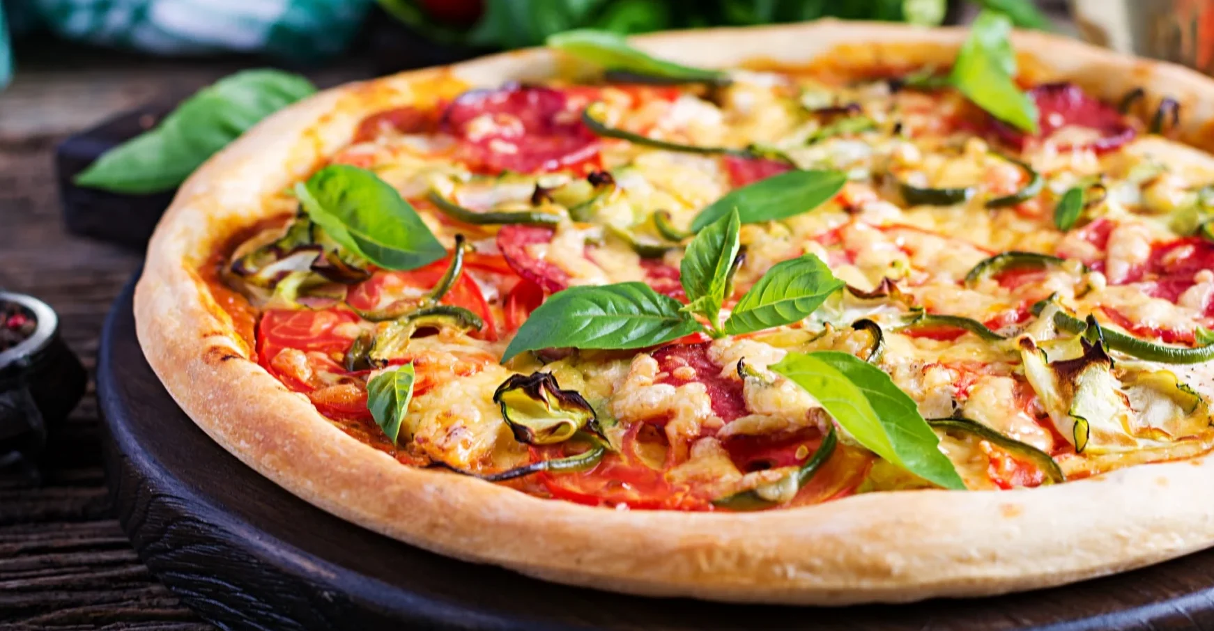 "Jangan sembarang menyimpan makanan sisa! Kenali 3 jenis makanan sisa paling berbahaya mulai dari nasi hingga ayam yang berisiko tinggi menyebabkan keracunan."