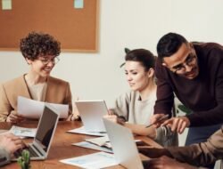 Energi Tanpa Batas, Ini 5 Fakta Kenapa Anak Baru di Kantor Selalu Semangat dan Ceria