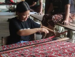 5 Fakta Menarik Suku Dayak Desa di Sintang: Penjaga Rumah Betang dan Penenun Ulung