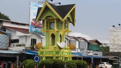 "Kenali lebih dekat Kabupaten Ketapang melalui 5 fakta menarik, mulai dari asal-usul julukan Kota Ale-Ale hingga sejarah Kerajaan Matan yang melegenda."