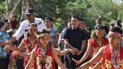 "Menelusuri keunikan dan kekayaan budaya suku Dayak Lebang Nado di Kabupaten Sintang, mulai dari mitos leluhur, tradisi, hingga keahlian memahat yang khas. "