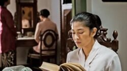 "Merayakan Hari Kartini, simak 5 rekomendasi film tentang perempuan Indonesia yang merepresentasikan semangat emansipasi, pendidikan, dan ketangguhan. Merayakan Hari Kartini, simak 5 rekomendasi film tentang perempuan Indonesia yang merepresentasikan semangat emansipasi, pendidikan, dan ketangguhan."