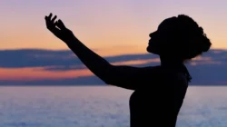 "Merasa kosong dan bingung setelah mengundurkan diri dari pekerjaan? Berikut lima hal produktif dan bermanfaat yang bisa kamu lakukan untuk mengisi fase life after resign."