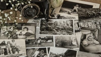 "Ingin merasa lebih tenang? Coba buka kembali foto dan video lama Anda. Simak 5 alasan mengapa dokumentasi masa lalu ampuh menghangatkan hati dan jiwa."