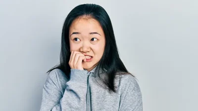 "Serangan panik bisa terjadi secara tiba-tiba dan terasa menakutkan. Ketahui lima hal yang wajib dilakukan saat panic attack melanda agar kembali tenang."