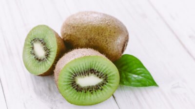 "Susah tidur? Coba konsumsi 5 makanan dan minuman ini sebelum tidur, mulai dari pisang hingga teh chamomile yang ampuh tingkatkan kualitas istirahat Anda."