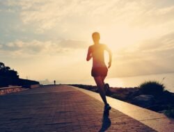 5 Manfaat Jogging Sore Bagi Tubuh, Solusi Olahraga Tepat untuk Si Sibuk