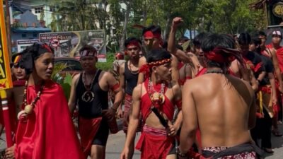 "Di balik kemeriahannya, terdapat pantangan naik dango yang pantang dilanggar. Ketahui 5 pamali Suku Dayak saat perayaan panen agar terhindar dari nasib buruk."