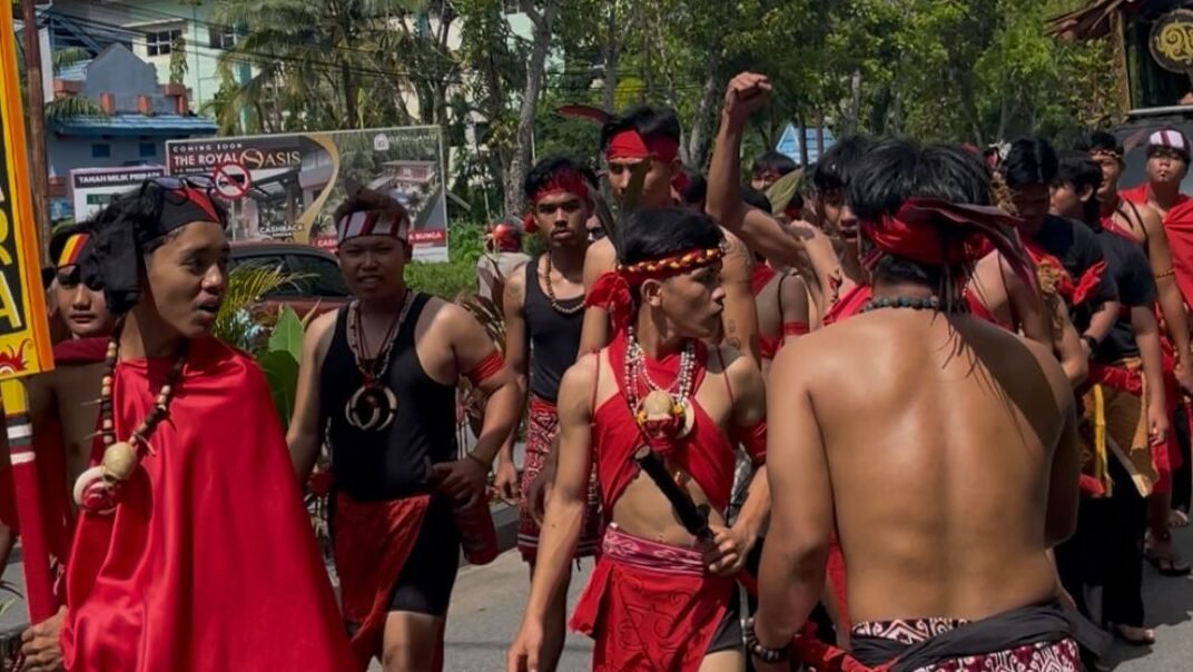 "Di balik kemeriahannya, terdapat pantangan naik dango yang pantang dilanggar. Ketahui 5 pamali Suku Dayak saat perayaan panen agar terhindar dari nasib buruk."