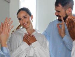 Bukan Karena Fisik, Ini 5 Tanda Kamu Disukai Banyak Orang untuk Berteman