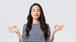 "Ingin hidup lebih tenang di tengah tekanan? Simak 5 tips menerapkan paham stoic dalam kehidupan sehari-hari mulai dari fokus kendali hingga praktik Amor Fati."