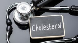 "Kolesterol tinggi kini rentan menyerang usia 20-an. Ketahui 6 kebiasaan buruk anak muda pemicu kolesterol, mulai dari kurang gerak hingga hobi minuman manis."