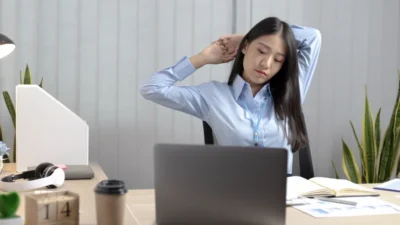 "Hati-hati dengan kenyamanan semu! Kenali 7 kebiasaan sehari-hari seperti begadang hingga kurang sinar matahari yang diam-diam bisa merusak suasana hati Anda."