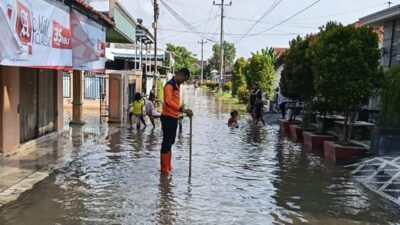 Banjir yang melanda wilayah Kota Tegal, Provinsi Jawa Tengah, Jumat (17/4). (Dok. BPD Kota Tegal)