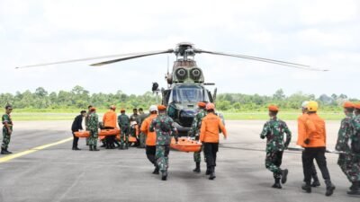 Jenazah Korban helikopter PK-CFX tiba di Lanud Supadio pada Jumat (17/4/2026).