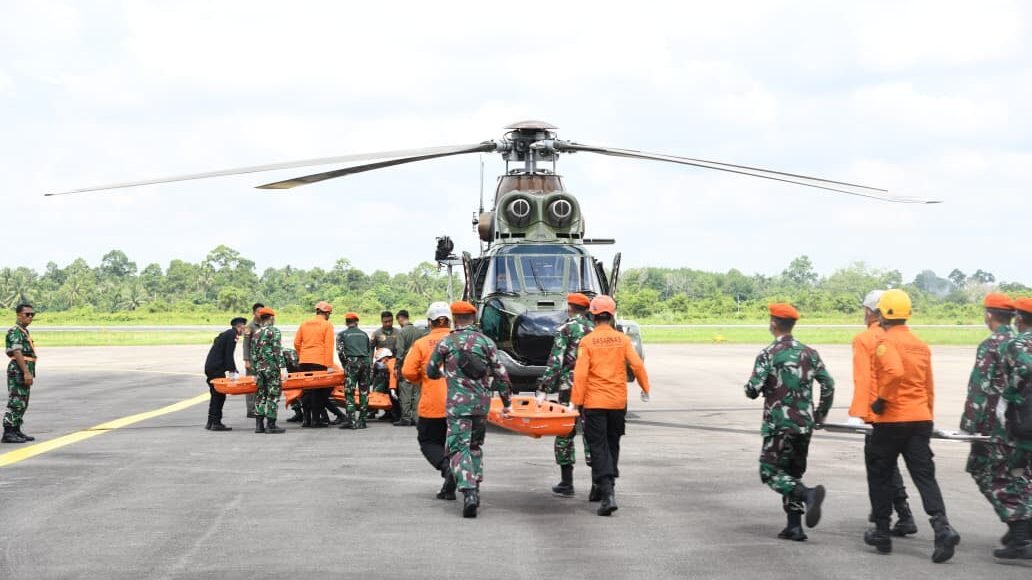 Jenazah Korban helikopter PK-CFX tiba di Lanud Supadio pada Jumat (17/4/2026).