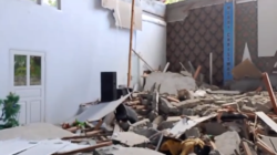 Kerusakan bangunan Gereja Kalvari di Kelurahan Lelewi, Kecamatan Batang Dua, Kota Ternate, Provinsi Maluku Utara pascagempa bumi magnitudo 7,6 yang mengguncang pada Kamis (2/4). (Dok: BPBD Provinsi Maluku Utara)