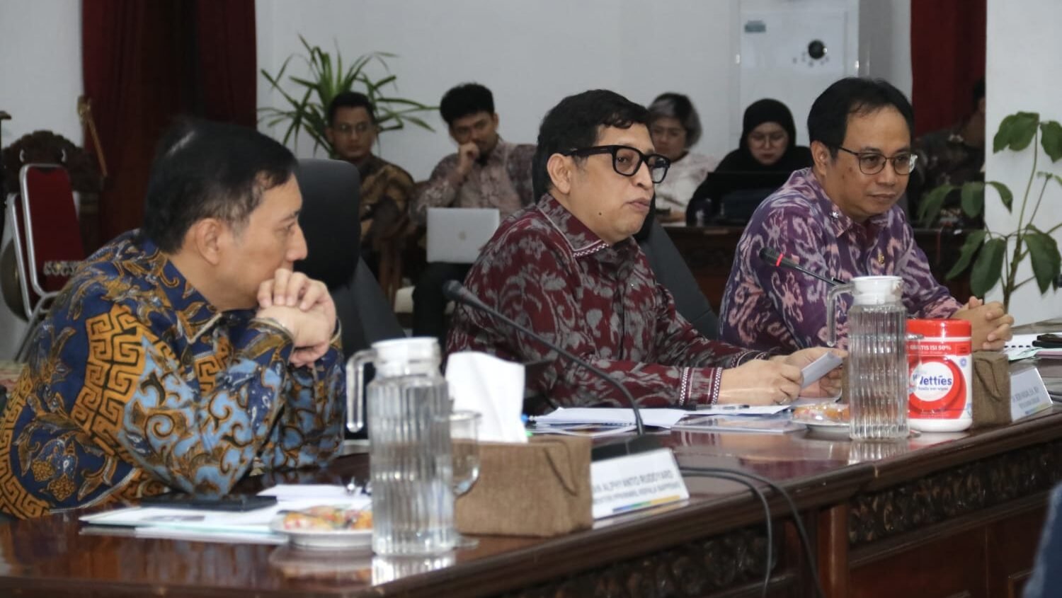 Ketua Badan Legislasi (Baleg) DPR RI Bob Hasan saat memaparkan pentingnya keterbukaan data publik dalam kunjungan kerja di Kantor Gubernur Kalimantan Barat.