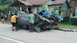 Kondisi kendaraan yang mengalami kerusakan cukup parah pasca-insiden tabrakan lalu lintas di Jalan Raya Beduai, Kabupaten Sanggau.