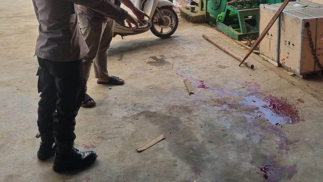 Kondisi lokasi kejadian dugaan pengeroyokan di depan Ruko Amin Jenggot, Jalan Lintas Malindo, Desa Balai Karangan, Kecamatan Sekayam, Kabupaten Sanggau.